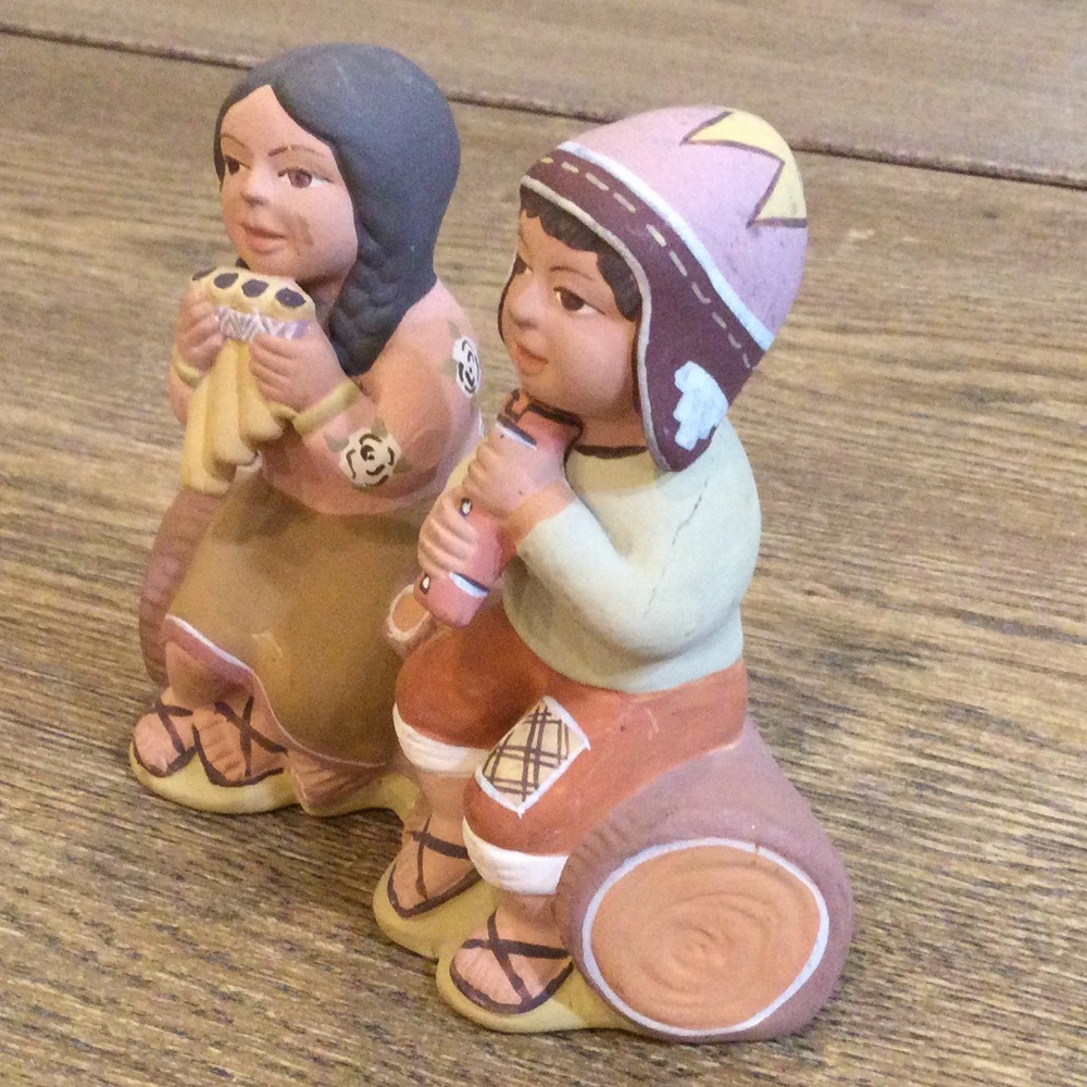 Clay Statue Figurine Boy and Girl - Picture 3 of 6